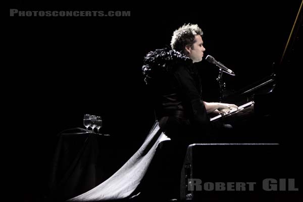 RUFUS WAINWRIGHT - 2010-05-03 - PARIS - Theatre Mogador - 